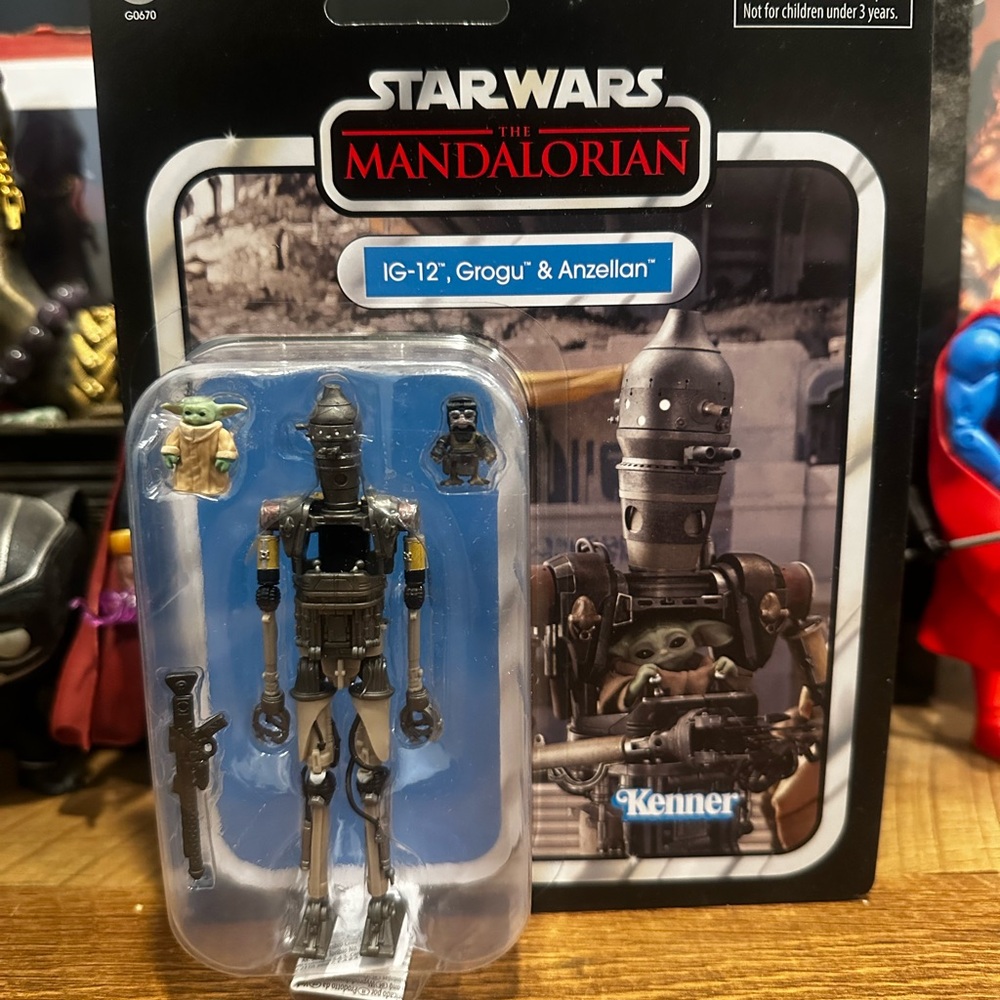 Star Wars The Mandalorian IG-12, Grogu & Anzellan Action Figure Set